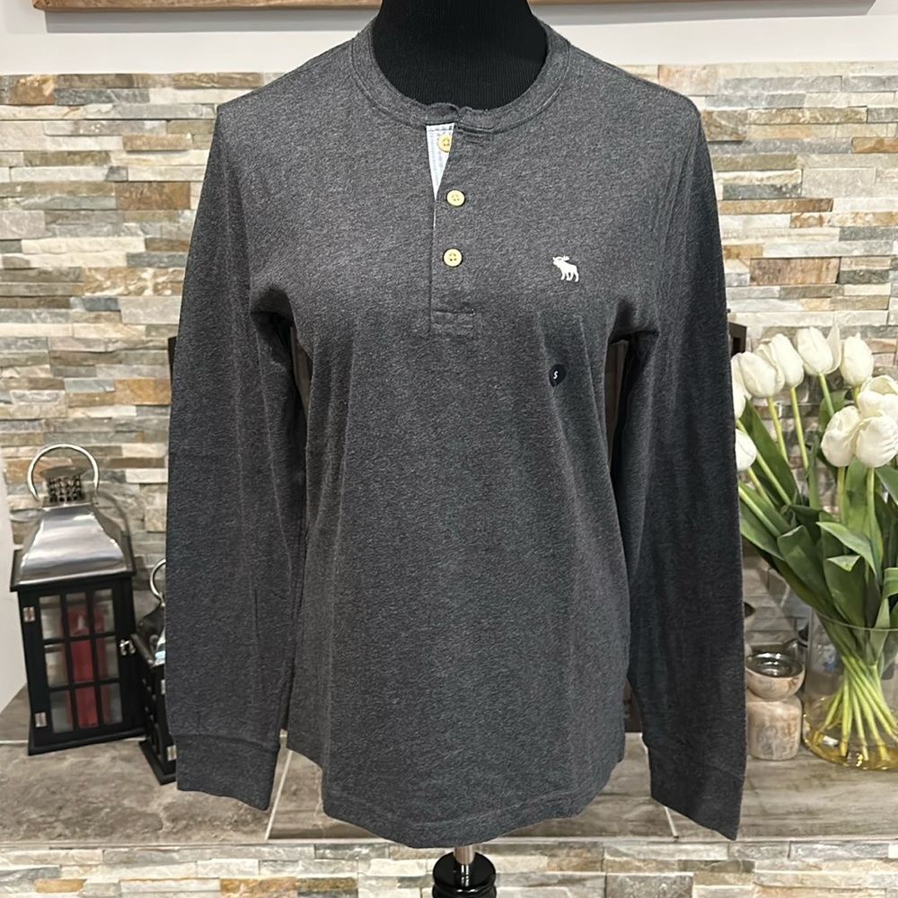 ABERCROMBIE & FITCH MEN’S HENLEY TEE